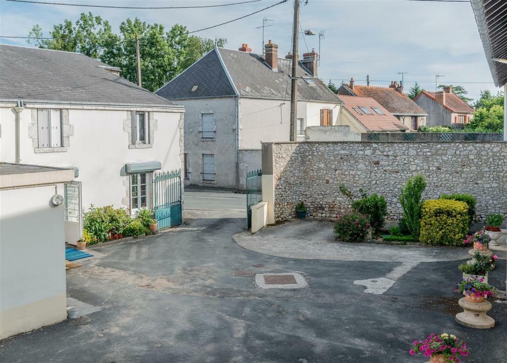 Hotel Du Cygne De La Croix Blanche Lailly-en-Val ภายนอก รูปภาพ