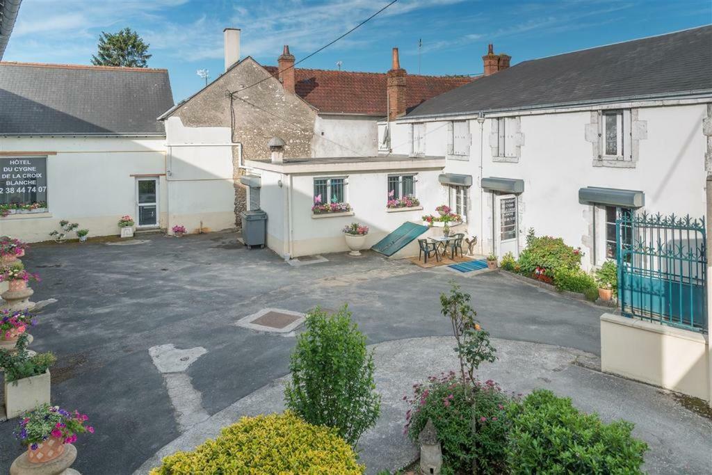 Hotel Du Cygne De La Croix Blanche Lailly-en-Val ภายนอก รูปภาพ
