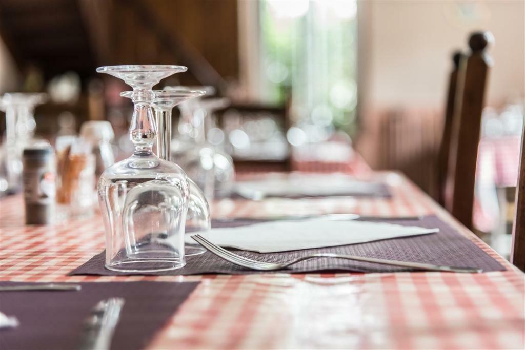 Hotel Du Cygne De La Croix Blanche Lailly-en-Val ภายนอก รูปภาพ