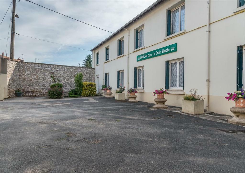 Hotel Du Cygne De La Croix Blanche Lailly-en-Val ภายนอก รูปภาพ